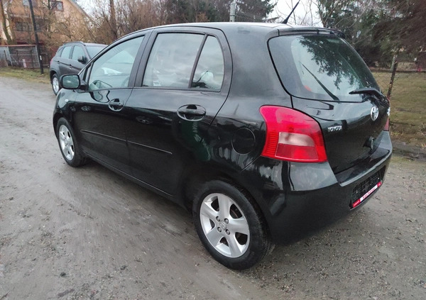 Toyota Yaris cena 17200 przebieg: 157877, rok produkcji 2006 z Kazimierz Dolny małe 631